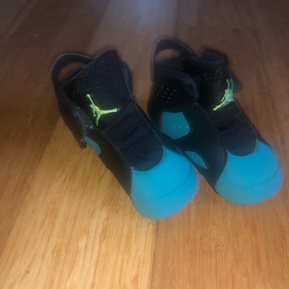 Baby Jordan crib shoes